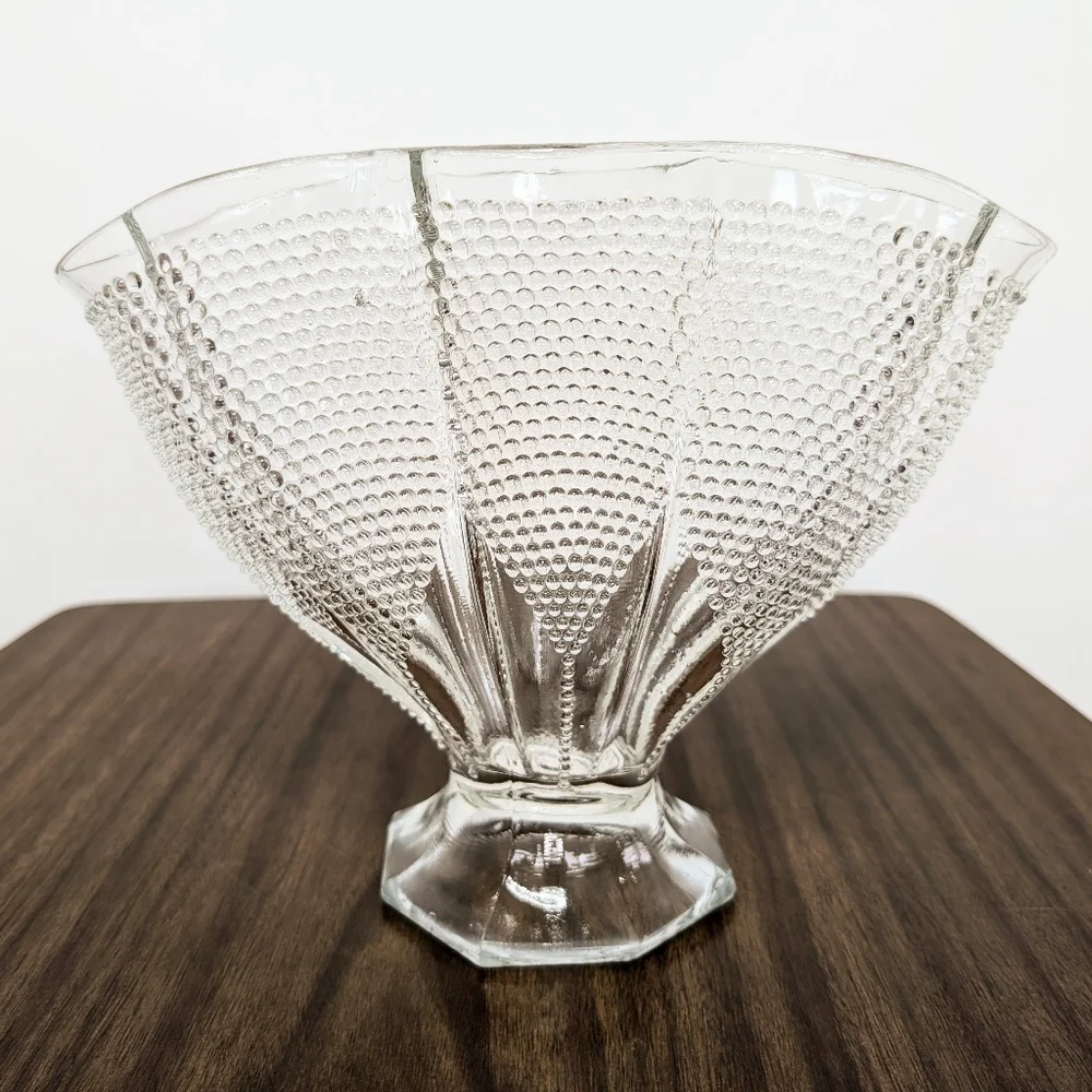 L.E. Smith 1940s Thousand Eyes Pattern Hobnail Fan Shaped Footed Tall Glass Vase